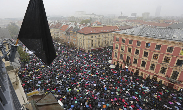A sea of thousands of umbrellas of women and men participating in a nationwide ¿Black Monday¿ strike to protest a legislative proposal for a total ban on abo