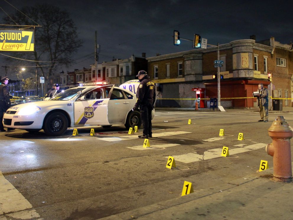 Man suspected of shooting US policeman 'pledged allegiance to IS'