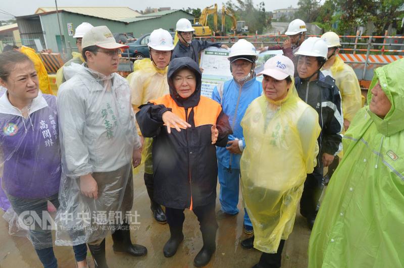 Massive typhoon hits eastern China after killing 4 in Taiwan